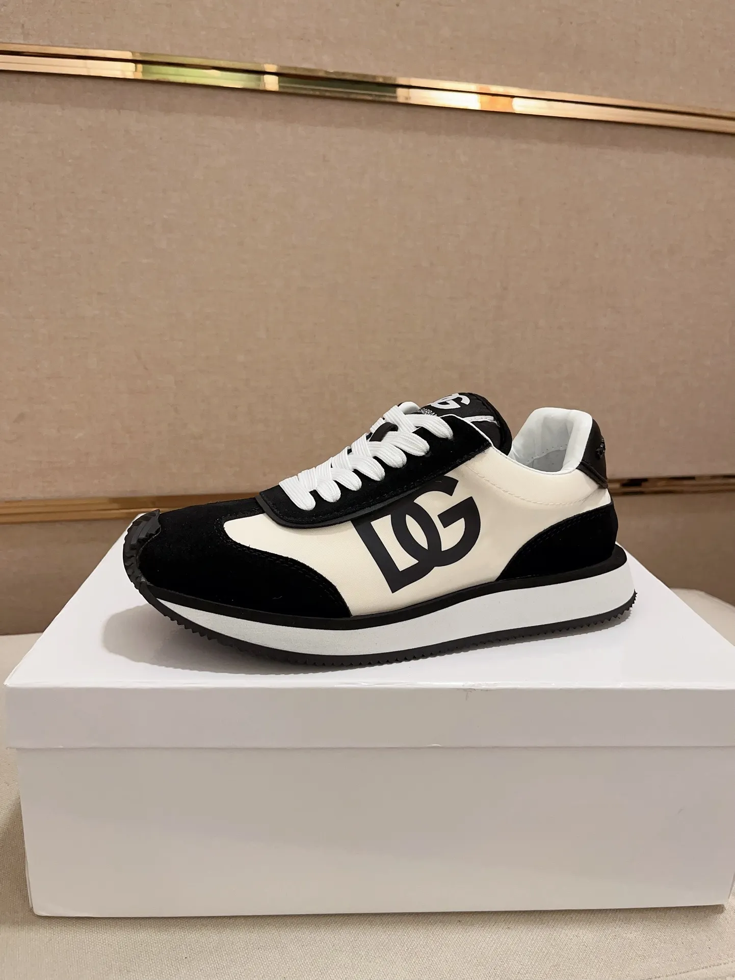 Factory price: 420💰Counter quality, [Proud] DG's latest casual, original quality men's shoes🤠Imported top layer💕Soft sheepskin lining [Proud] In terms of materials and workmanship, it beats all versions on the market💕Highest quality shipments Real photos🎬😇❤Fabrics and imported rubber materials highlight the unique charm of the brand😘The shoelaces are also original custom-made👻Classic lace-up shoes are very comfortable on the feet , code number 38-44 (45.46 can be customized)